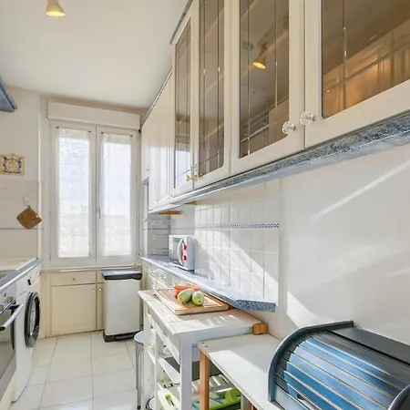 Le 44 - Sea & Mountain View - Happy *