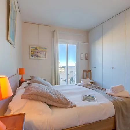 Le 44 - Sea & Mountain View - Happy *