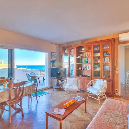 Le 44 - Sea & Mountain View - Happy