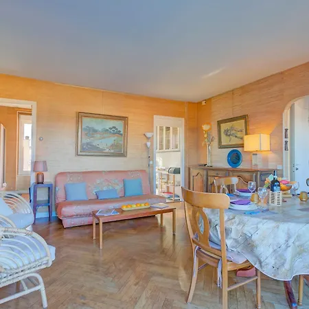 Le 44 - Sea & Mountain View - Happy