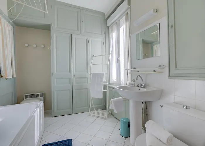 Le 44 - Sea & Mountain View - Happy * Antibes