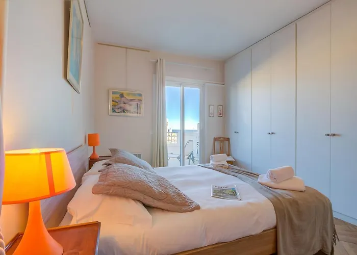 Le 44 - Sea & Mountain View - Happy *