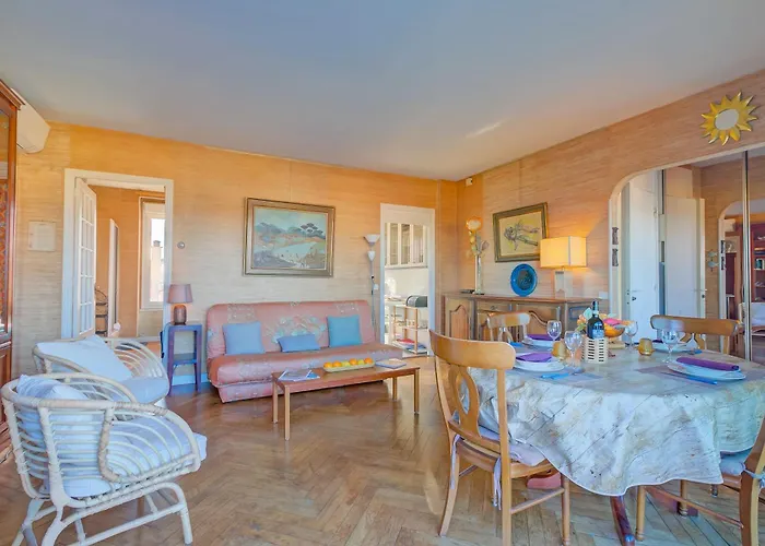 Le 44 - Sea & Mountain View - Happy